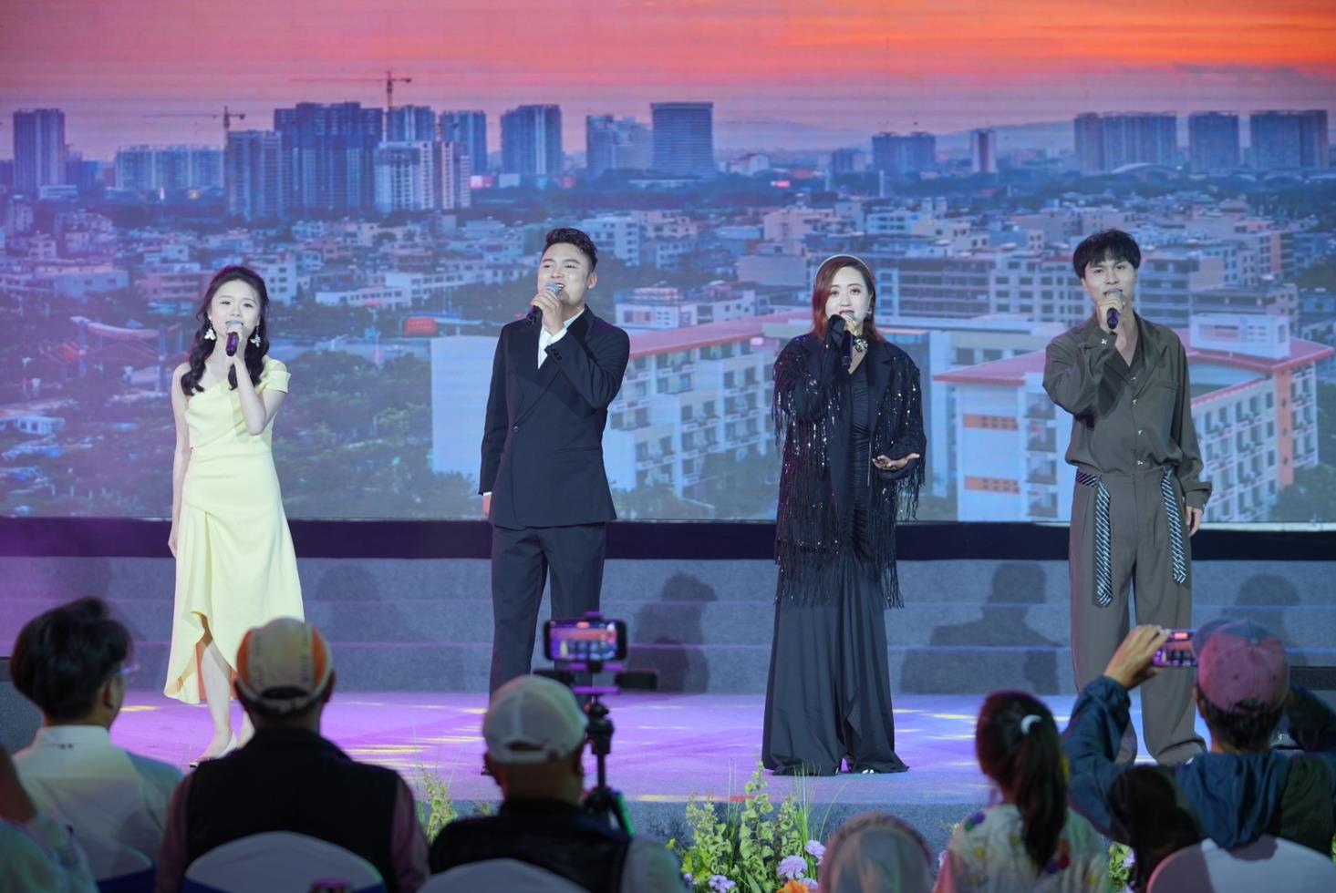 春風吹響自貿港2.jpg 春風吹響自貿港2.jpg