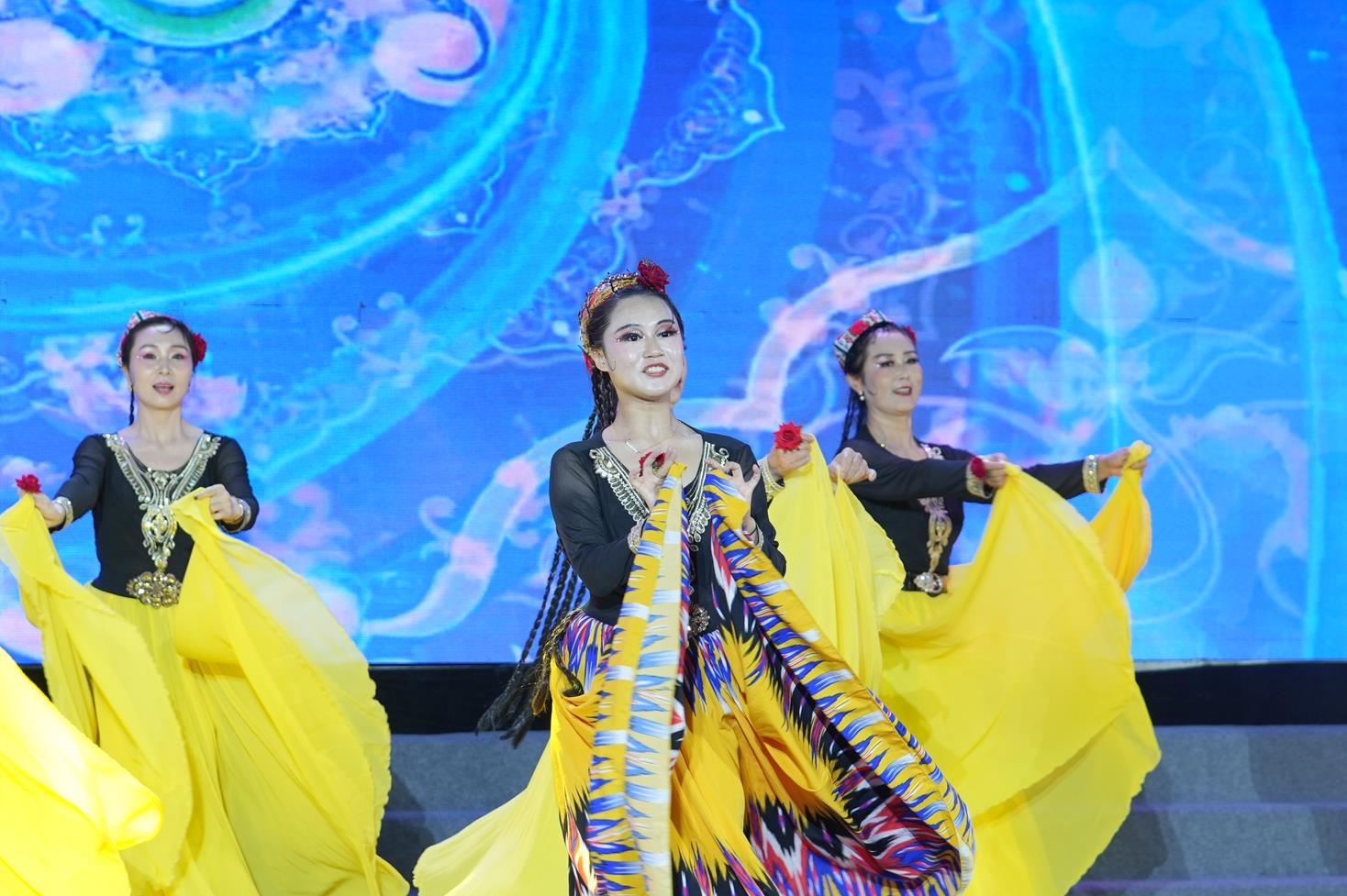 喀什噶爾姑娘.jpg 喀什噶爾姑娘.jpg